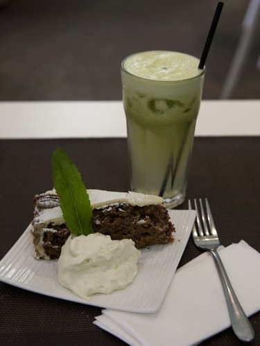 Cocoa homewares and cafe coffs Harbour, carrot cake and pine lime juice