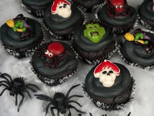 Ghastly cupcakes for halloween-5