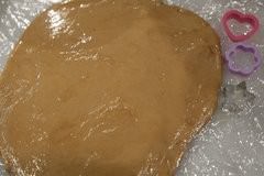 Rolling cake pop dough