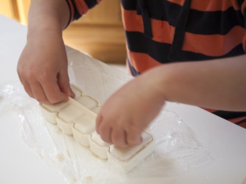 Shaping Nigiri using a plastic mold