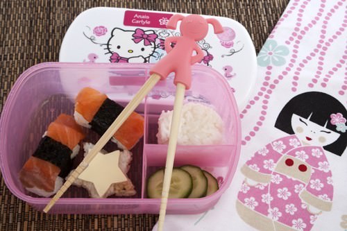 https://www.meatandtravel.com/wp-content/uploads/2012/09/Anais-finished-sushi-bento-box-LR.jpg