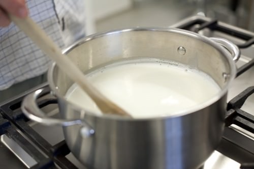 Boiling milk for ricotta cheese Boiling milk for ricotta cheese
