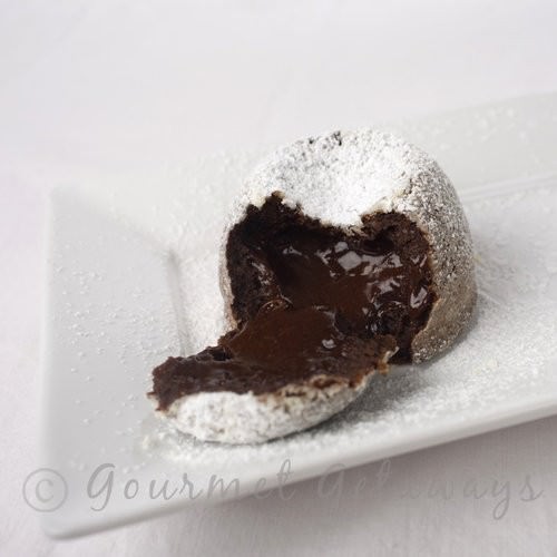 Super Easy Chocolate Fondant Cake - Meat and Travel