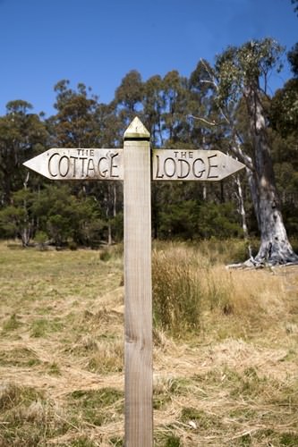Adventure Bay Retreat Cottage and Lodge Sign