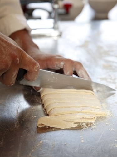 Cutting Pasta Strands