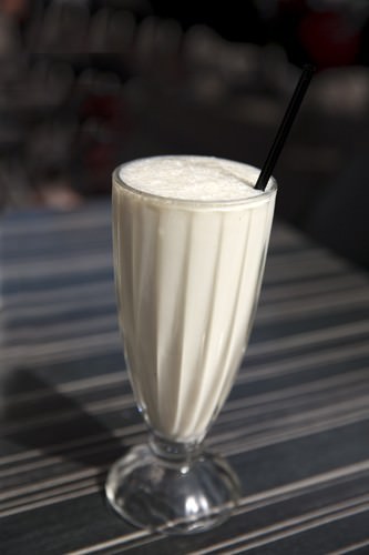 Retro Cafe Banana Smoothis