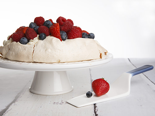 Berry Pavlova w Chantilly Cream