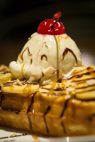 Erwins City of Dreams Manila-Banana Caramel Waffle