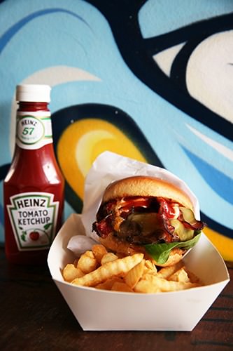 Carney Burger w Bacon