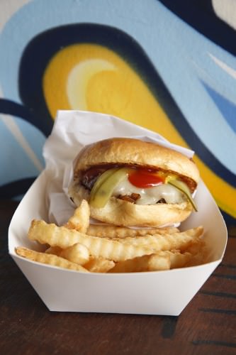 Carney & Earls Cheese Deluxe Burger Royale