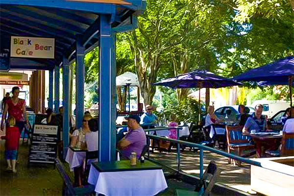 Plenty of places to eat along Bellingens main streets Plenty of places to eat along Bellingens main streets