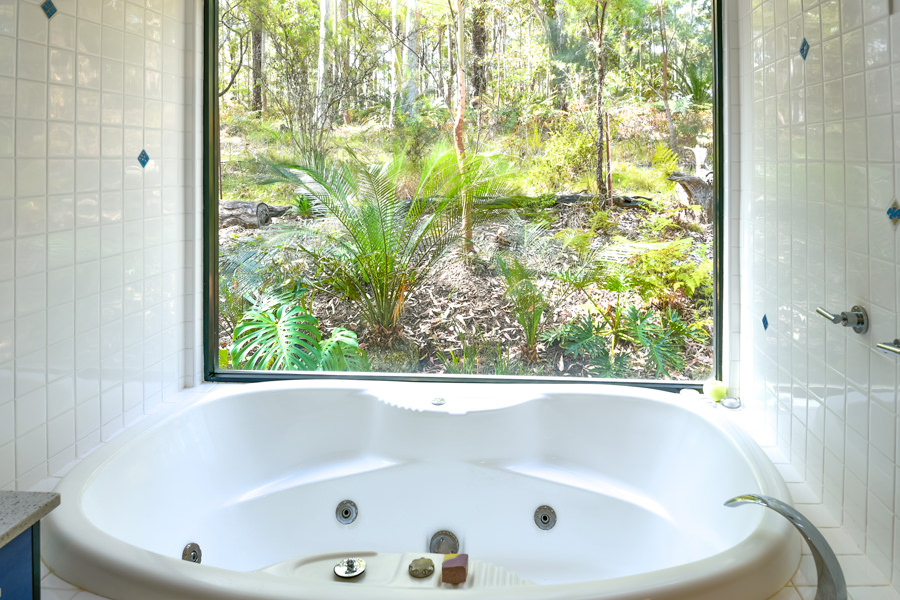 Luxury spa bath at the Bower Broulee